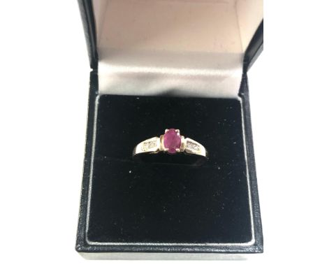 9ct gold ruby &amp; diamond ring weight 1.8g 