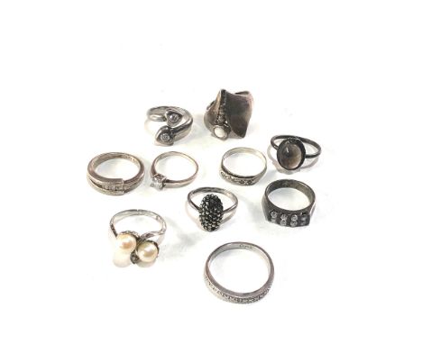 Selection of vintage silver rings weight 31g 