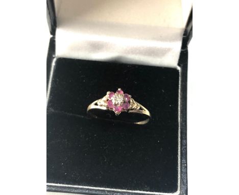 9ct gold ruby &amp; diamond flower ring weight 1.3g 