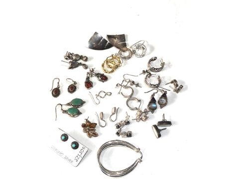 Selection of vintage silver jeweller earrings weight 82g 