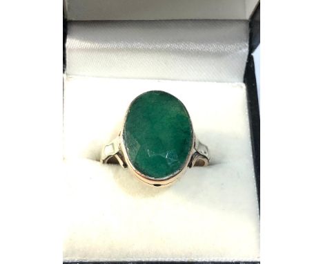 Fine 9ct gold emerald ring large central emerald measures approx 17mm by 12mm weight of ring 5.8g 