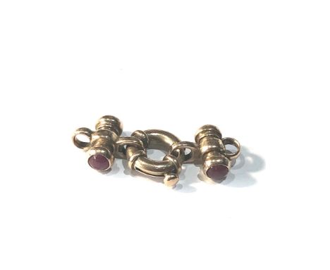 9ct gold chunky clasp set with ruby cab weight 7g 
