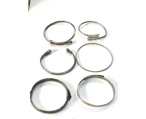 Selection of vintage silver jeweller bangles weight 60g 