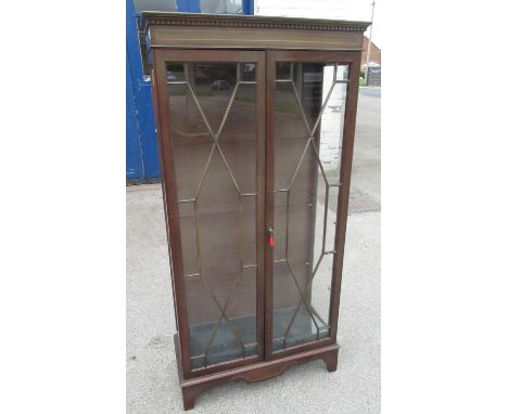 Edwardian style inlaid mahogany display cabinet, dentil cornice above a pair of astragal glazed doors, on bracket feet, W83cm