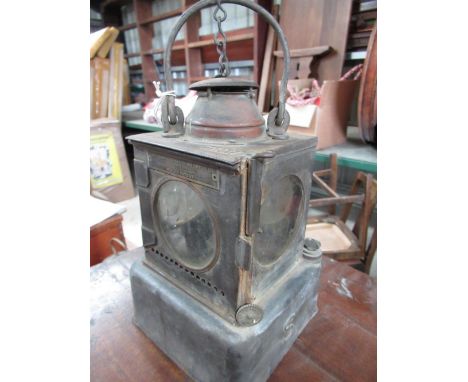 Welch patent railway lamp, Rd no. 711206, with B. R. (E) label, base marked S in relief, with swing handle, H30cm 