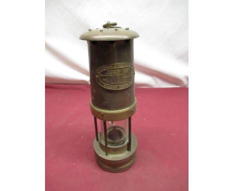 E Thomas and Williams Ltd Aberdaire, approved under schedule type B Cambrian brass miners lamp H25cm 