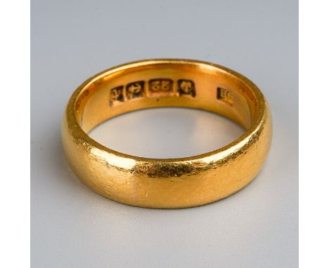 A 22ct yellow gold ring, size K, gross weight approx 7.2g 