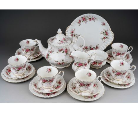 Royal Albert tea set decorated in the Lavender Rose pattern, approximately 22 pieces 