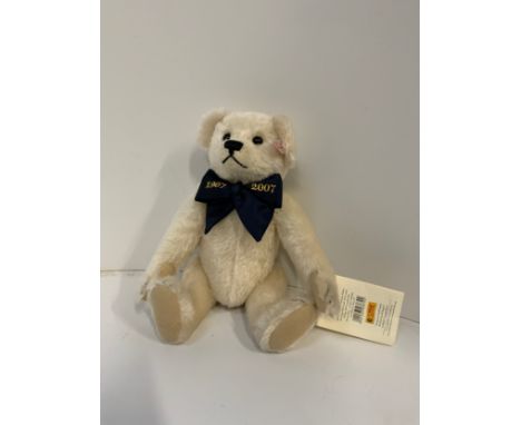 Steiff Bear - A Million Hugs - Limited Edition White Label 1907-2007 