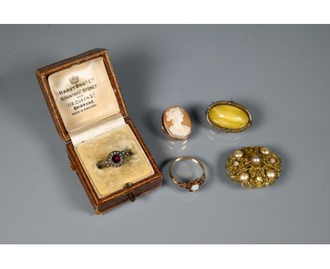 A collection of antique and later jewellery items including two Victorian garnet set rings, oval cameo brooch, and two other 