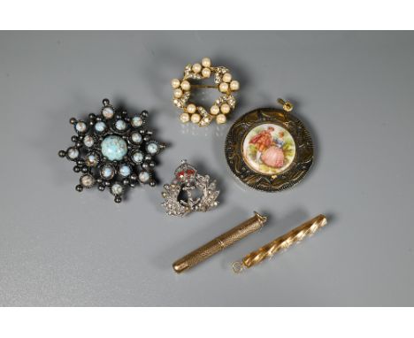 A 9ct yellow gold toothpick with engine turned decoration and an unmarked yellow metal retractable pencil (no lead), approx 1