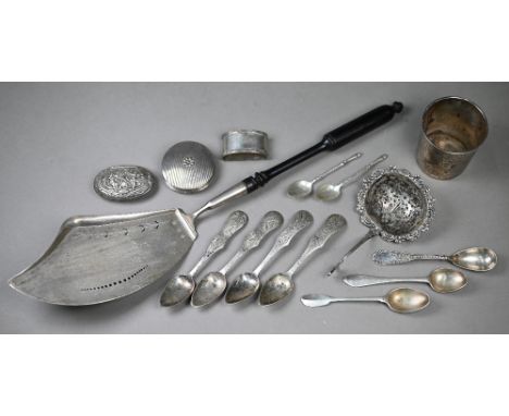 An early 19th Century Belgian .833 standard fish-slice with pierced and engraved blade on turned and ebonised handle, 1814-31