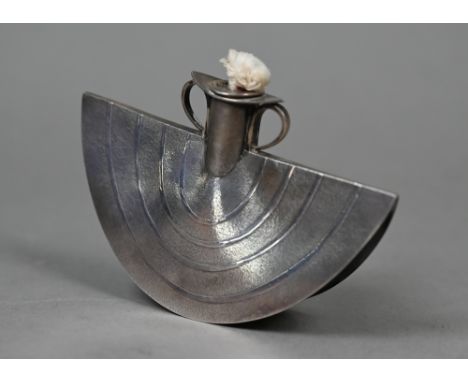Adrian K.A. Hope: a Scottish contemporary design silver table cigar-lighter/wick-lamp of 'fan' form, Edinburgh 1988, 2.9oz, 7