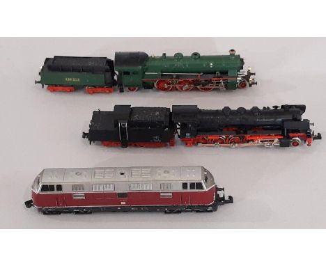 3 unboxed N gauge locomotives including Pacific Class 4-6-2 locomotive and tender in green by Arnold Rapido, a class 52 Germa