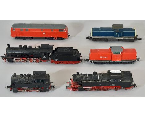 4 Roco HO gauge locomotives including diesel  BR 290 138-7 in blue and cream, a DB Diesel Loco 215 083-7 in red, a DB Class B