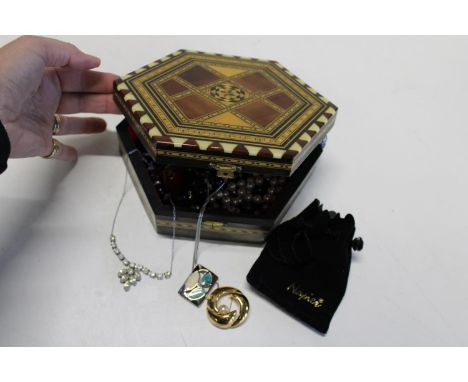 A vintage jewellery box and contents 