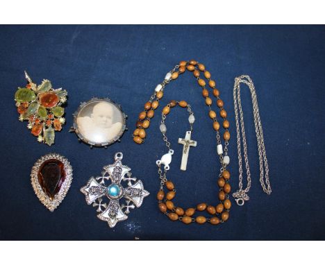 A selection of vintage costume jewellery including a silver brooch 