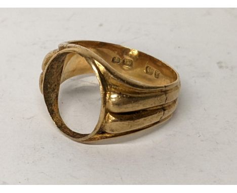 An 18ct gold gents signet ring, no stone, 8.6g. Location: 