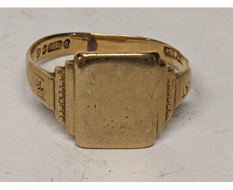 A 9ct gold Gents Signet ring, 3.8gLocation: 