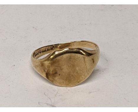 A 9ct gold Gents Signet ring, 4.1gLocation: 