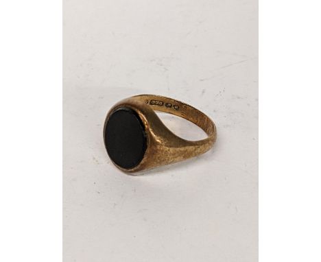 A 9ct gold gents signet ring, 3.5gLocation: 