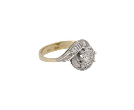 Ring mit zentralem Brillant von ca. 0,75 ct, ca. GET (N-O)/VVS1, weitere kleine Brillanten zus. ca. 0,12 ct, GG/WG 14K, 3,6 g