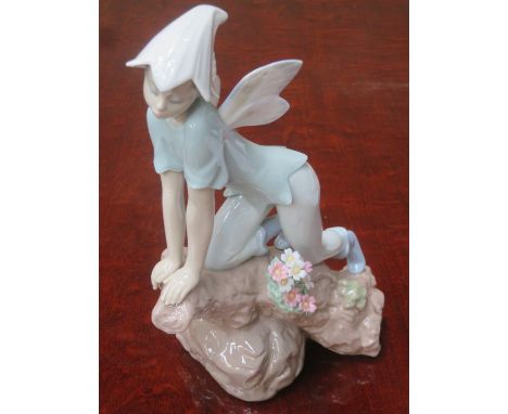 LLADRO PRIVILEGE GLAZED CERAMIC FIGURE OF KNEELING FAIRY, No, 7690