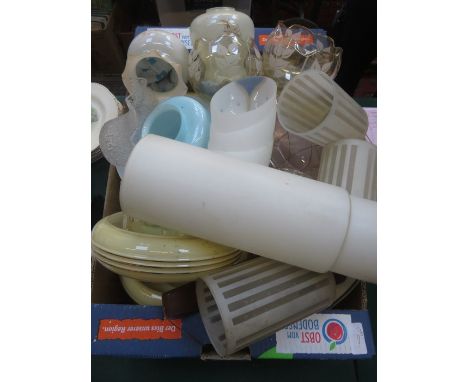 PARCEL OF VARIOUS GLASS LIGHT FITTING AND SHADES 