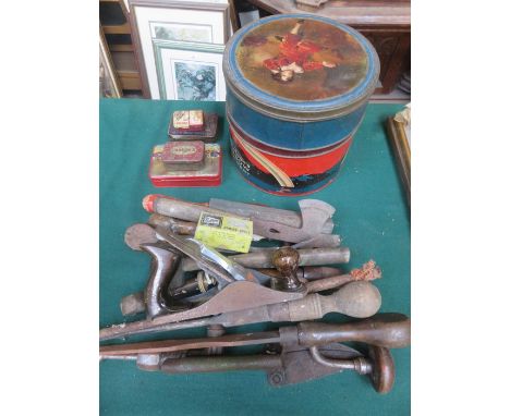 MIXED LOT INCLUDING VINTAGE TINS PLUS STANLEY PLANE PLUS OTHER VINTAGE TOOLS 
