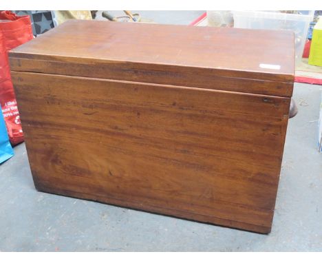 SMALL CAMPHOR WOODEN VINTAGE CHEST 
