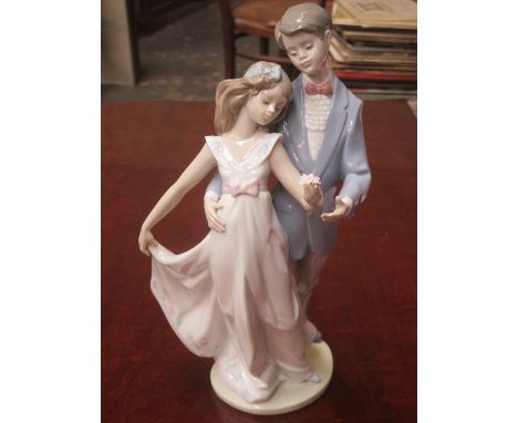 LLADRO 10 YEARS TOGETHER GLAZED CERAMIC FIGURE GROUP, APPROXIMATELY 27cm HIGH 