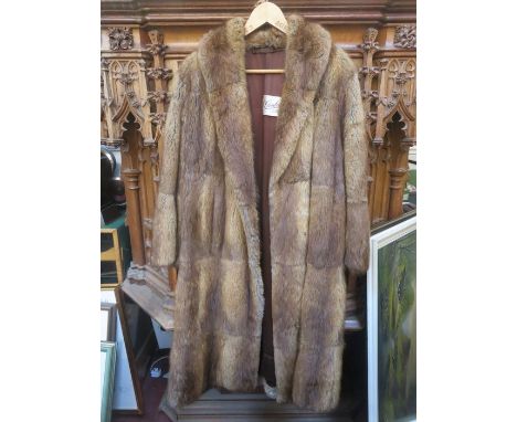 VINTAGE LADIES FUR COAT 