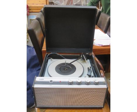 CASED ITTKB VINTAGE PORTABLE RECORD PLAYER 