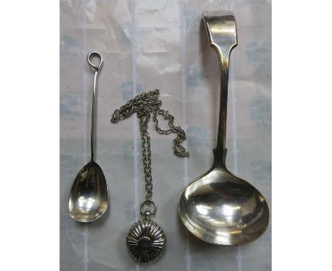 HALLMARKED SILVER SOVEREIGN CASE ON CHAIN AND SILVER SCOOP PLUS PLATED LADLE 