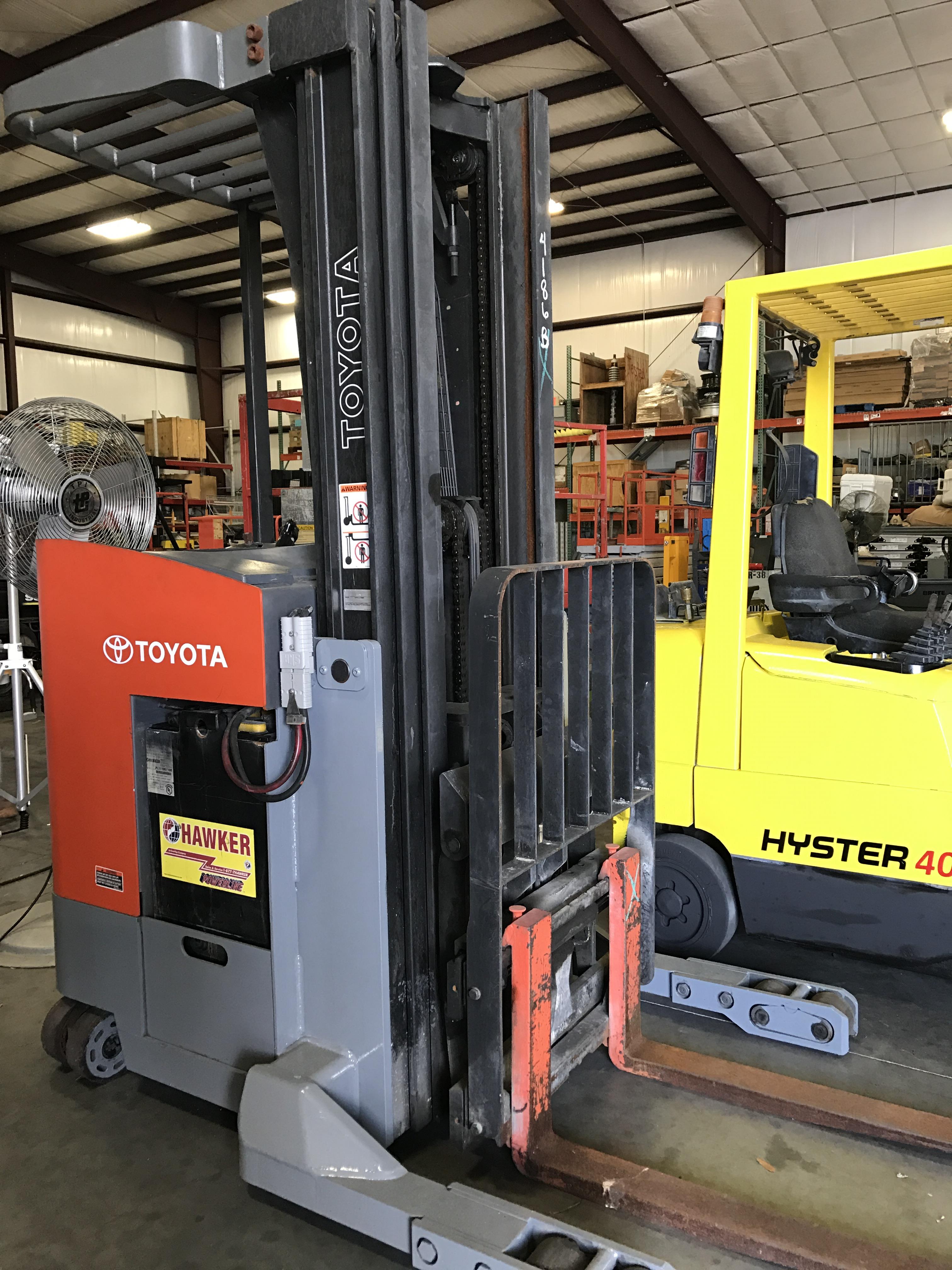 Lot 21 - TOYOTA ELECTRIC FORKLIFT, 36 V, MOD. 7BRU18, 3 STAGE