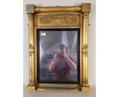 A William IV gilt wall mirror, 31cm x 41cm (some wear to the gilding)