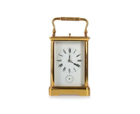 BRASS REPEATING CARRIAGE CLOCK, EARLY 20TH CENTURY with twin train eight day movement striking on a gong, the white enamel di