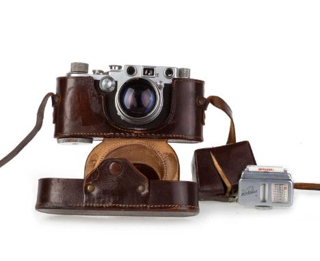 LEICA IIIC CAMERA WITH LEITZ SUMMITAR F=5CM LENS, EARLY / MID 20TH CENTURY serial number 432359, cased, with Kodak Kodalux at