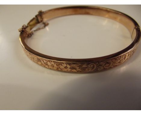 9ct gold bangle with safety chain 7.4 grams