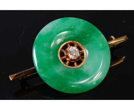 A yellow metal, jade and diamond set bar brooch, the claw set old brilliant weighing approx 0.2ct, in a polished spinach jade