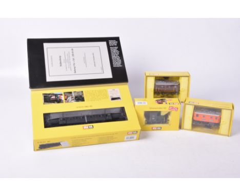 Four boxed Brawa H0 gauge locomotivesComprising premium edition E9501 No. 211 electric locomotive from November 1929, two exc