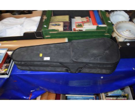 Beginners violin and bow, cased