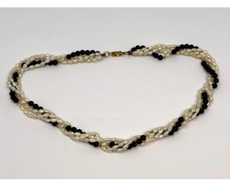A pearl and agate necklace with 9ct gold clasp and beads 