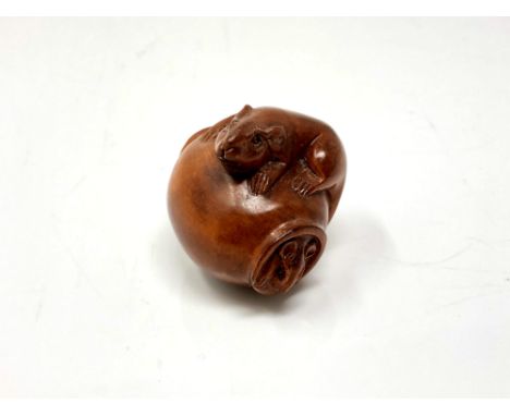 A carved Chinese hardwood netsuke - Rats on a pot