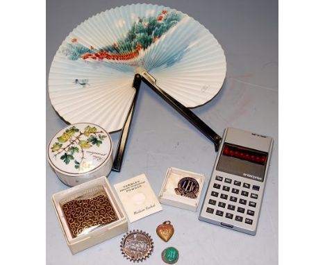 A mixed lot to include a silver Bessie brooch, a faux pearl choker, a cased Yardley compact, a Chinese fan, etc
