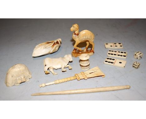 A mixed lot of ivory and bone items to include a carved netsuke, gaming counters, dice etc