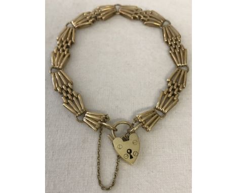 A 9ct gold gate bracelet with padlock clasp and safety chain. Approx. 11.7g 
