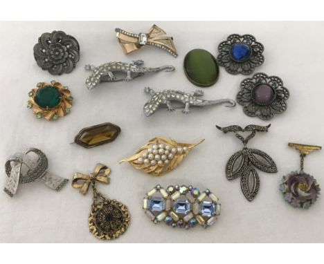 A collection of 15 pieces of vintage costume jewellery. To include marcasite. 