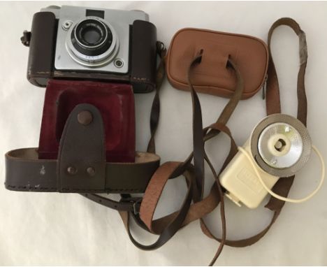 A cased vintage Ilford Sportsman camera with instruction leaflet. Together with a cased vintage Sportslite flash. 