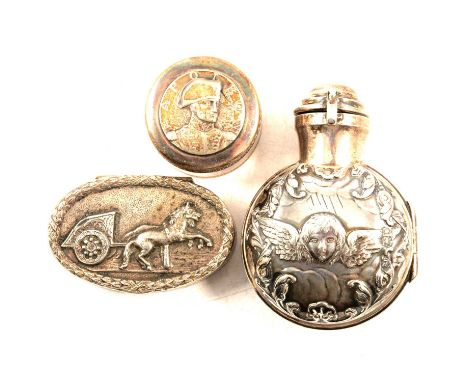 Silver salts flask, Comyns, London, hinged form with embossed decoration, containing a glass flask, 8cm, a Continental snuff 